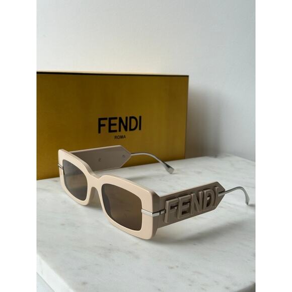 NEW Fendi FE40133I Fendigraphy Beige Sunglasses main image 2